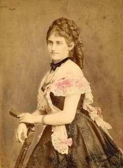 Laura Helvey
