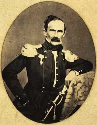 Elias Ahlefeldt-Laurvig