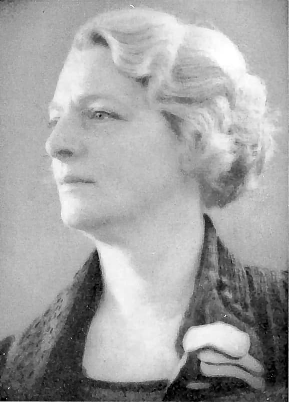 Julia C. Isbrücker