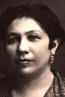 Esther Raab