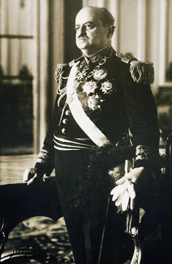 Oscar R. Benavides