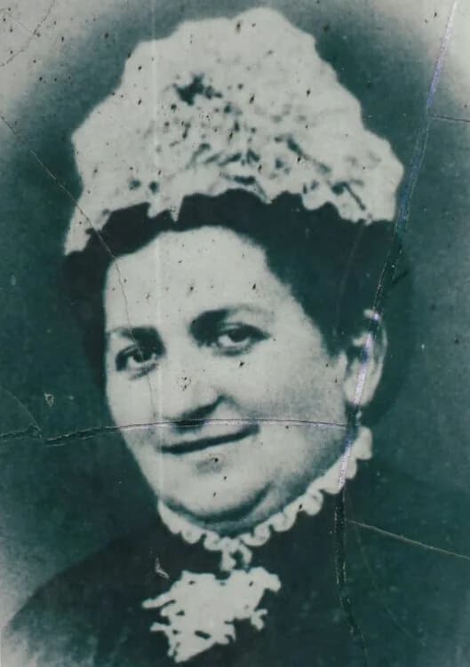 Esther Carlebach