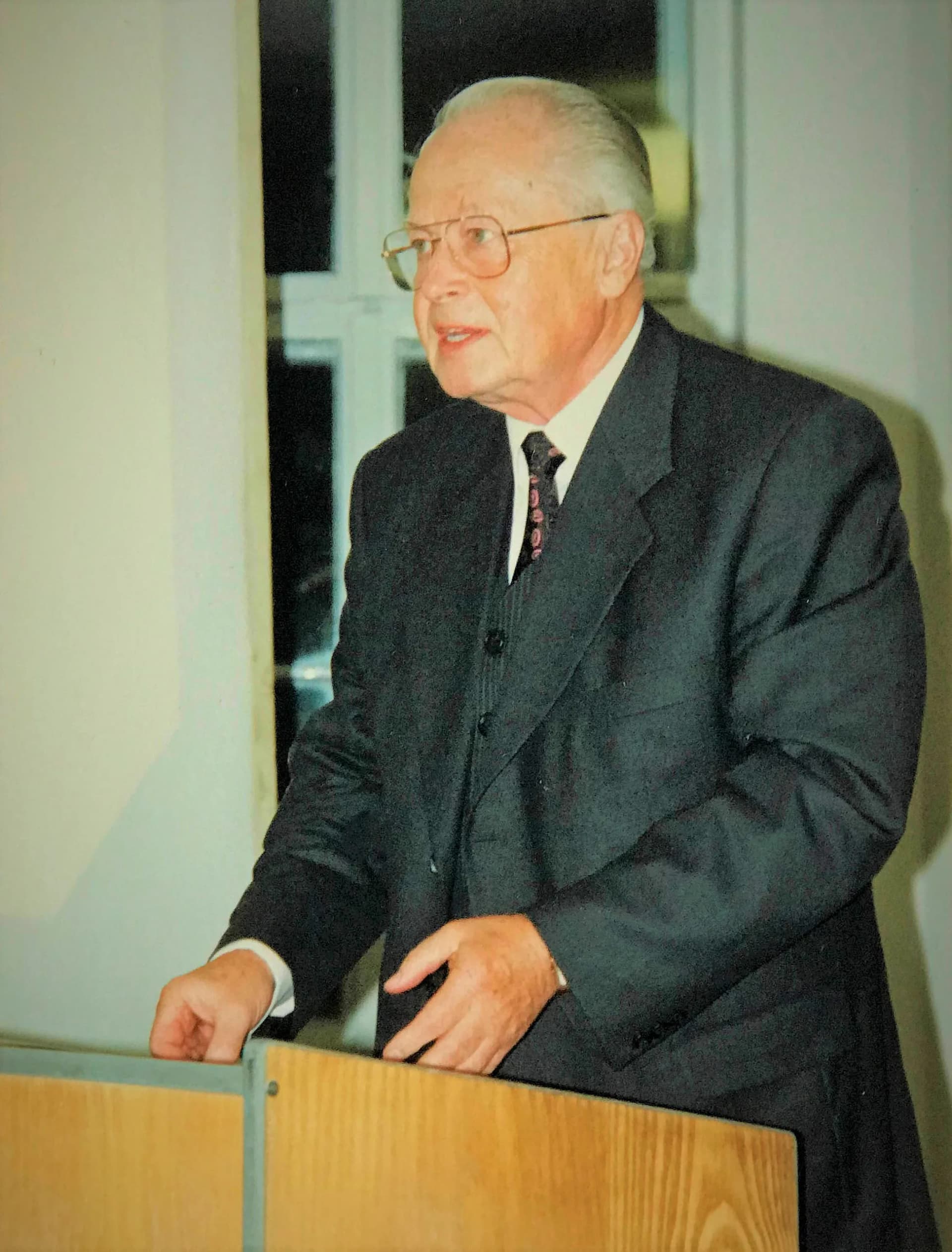 Friedhart Klix