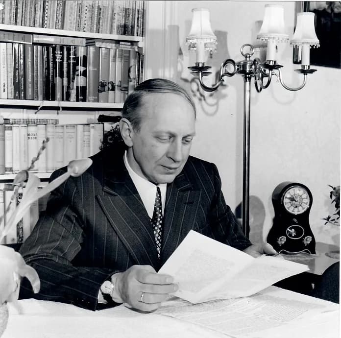 Gerhard W. Menzel