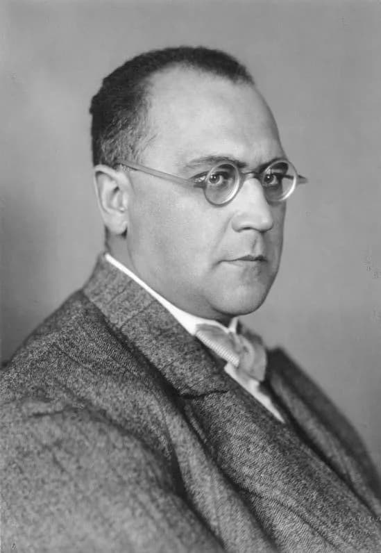 Gustav Stolper