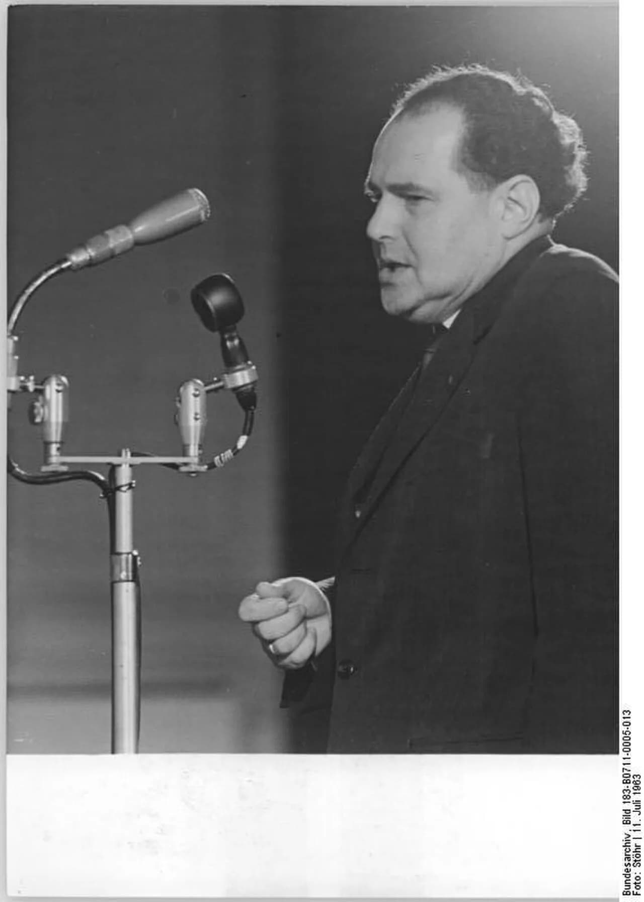 Helmut Aris