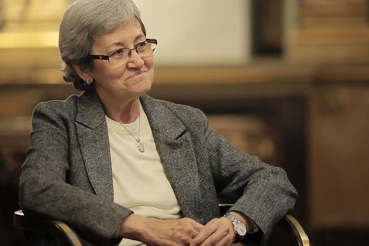 Carlota Bustelo