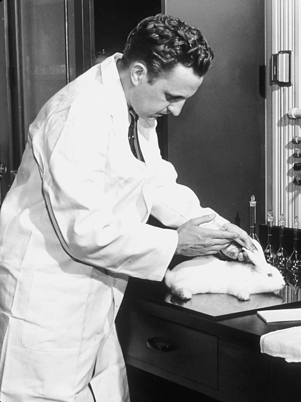 Howard E. Skipper