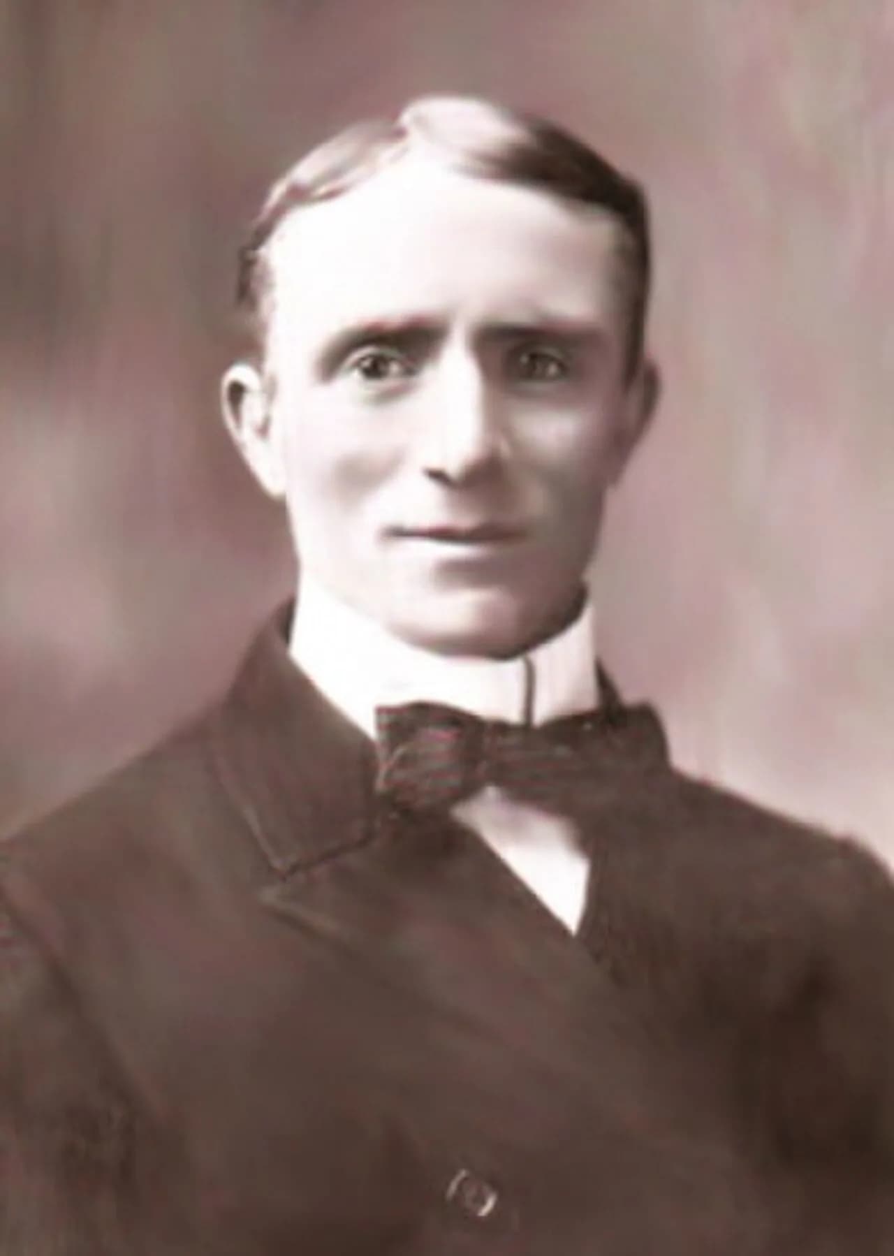 Tom Leamore