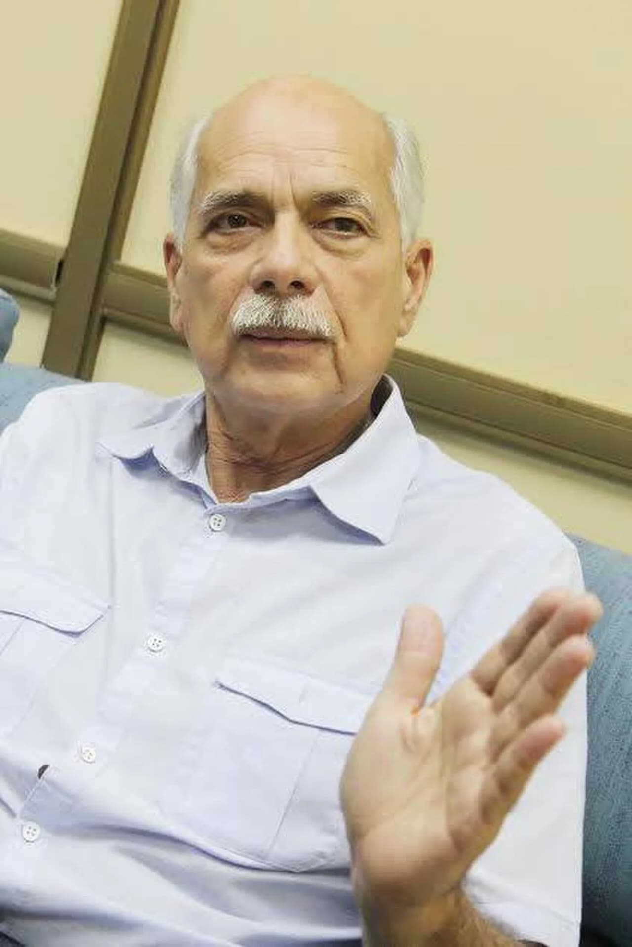 William Izarra