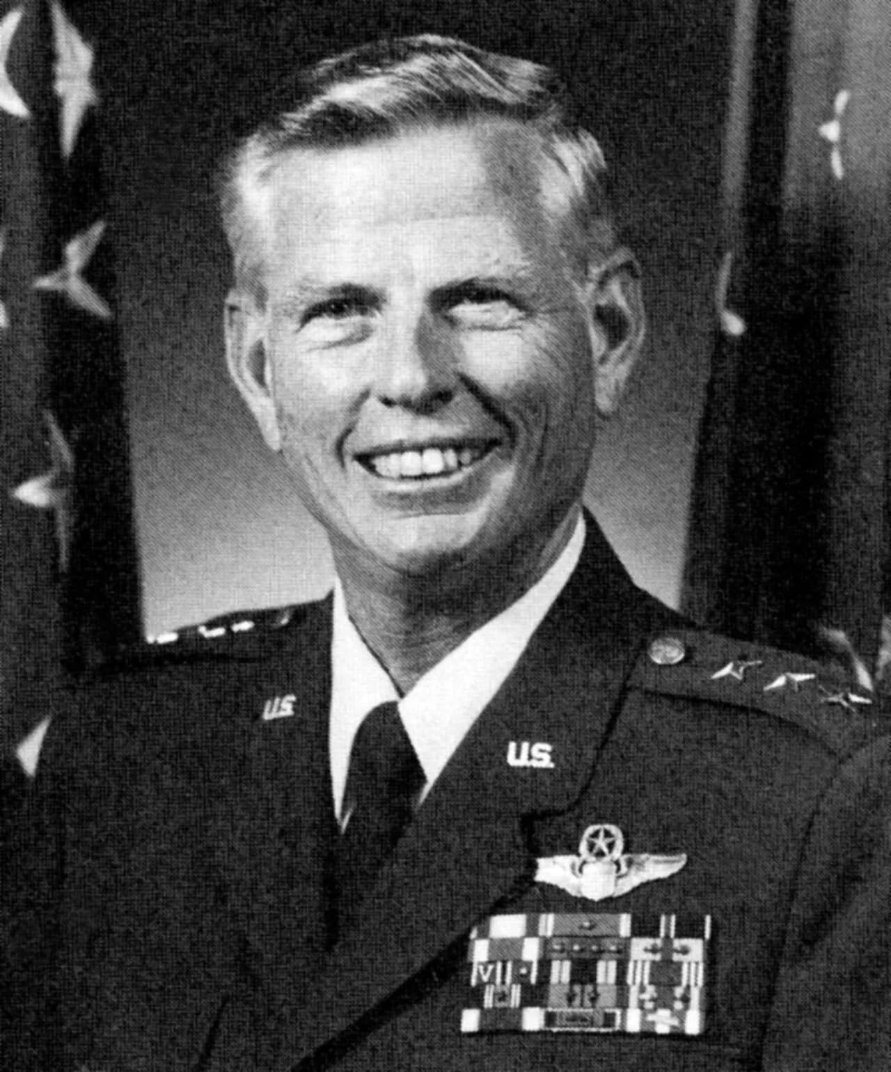 Kenneth L. Peek junior