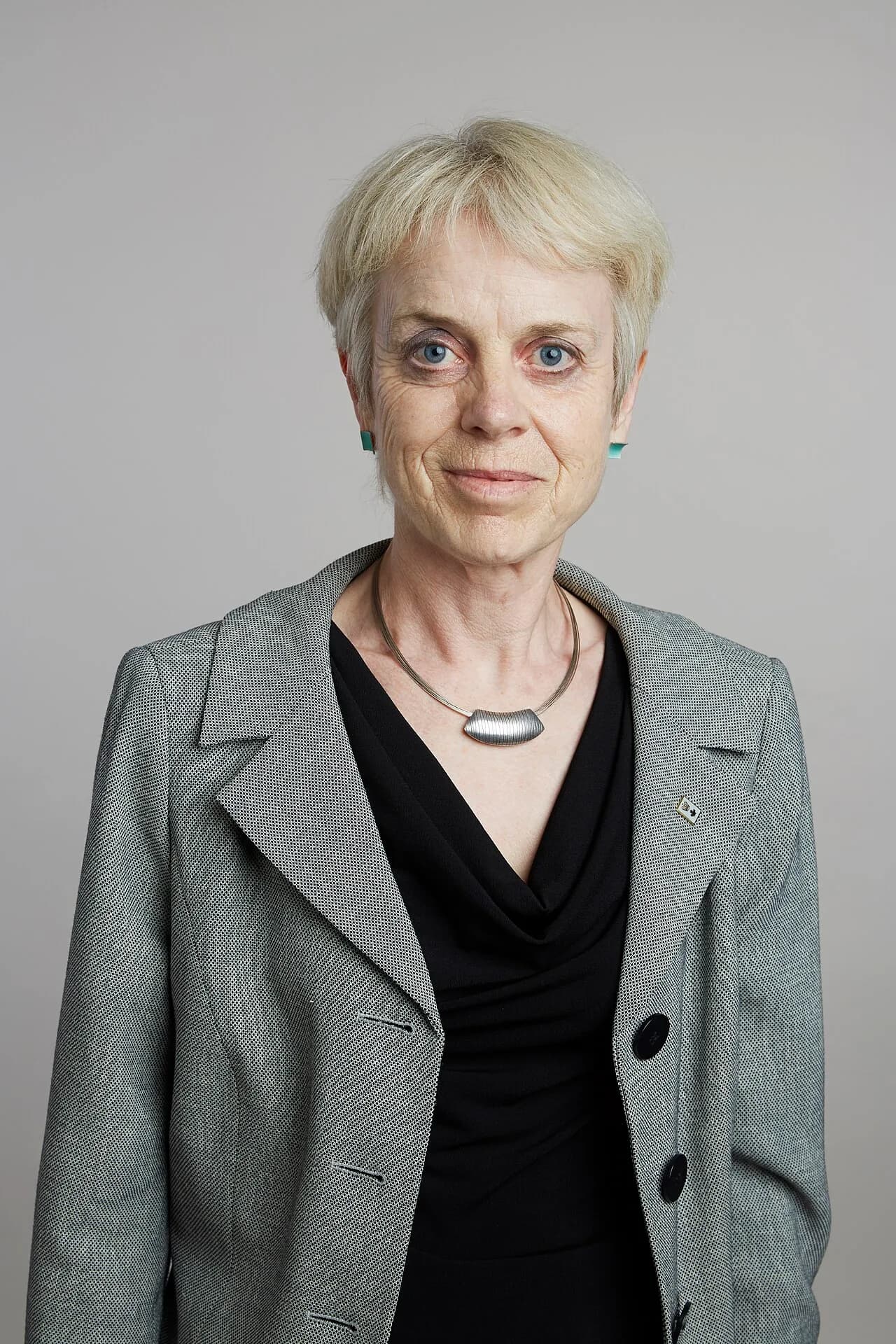 Annette Dolphin