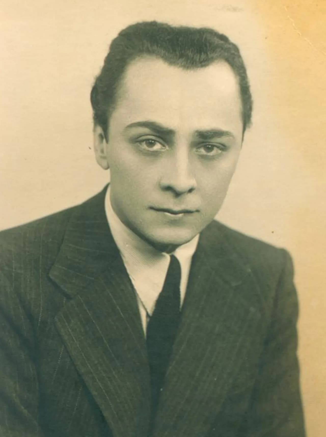 Leon Kalustian