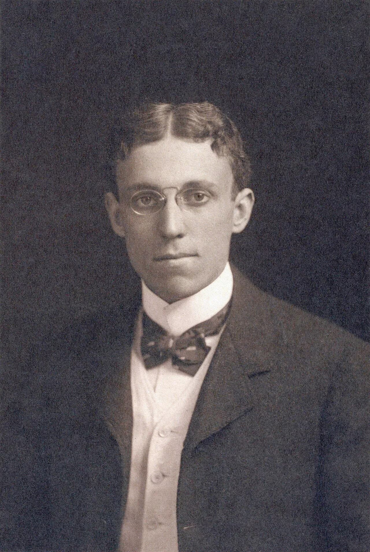 H. Lyman Saÿen
