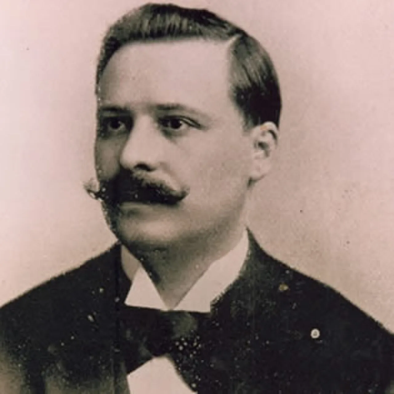 Waldo A. Insúa