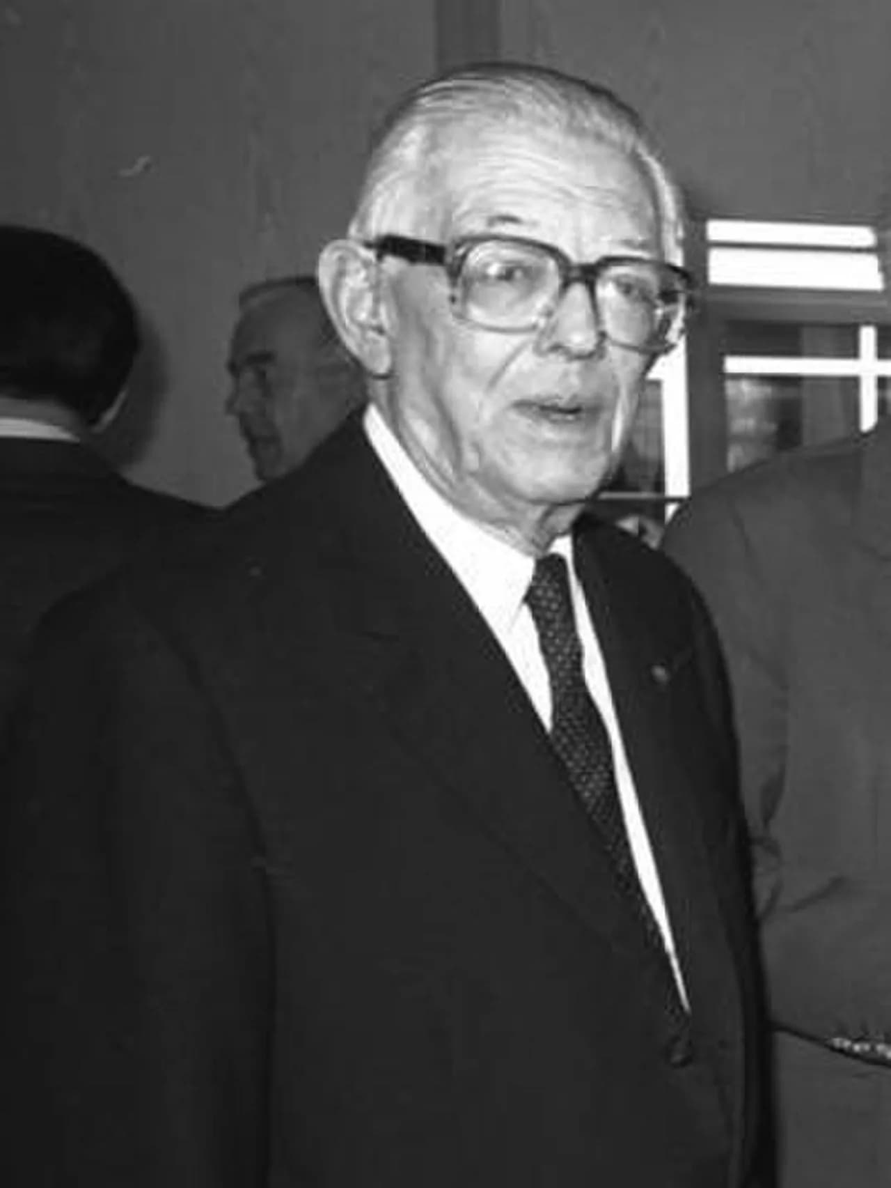 Hans-Heinrich Herwarth von Bittenfeld