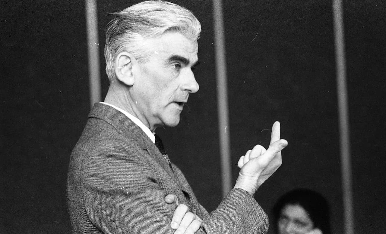 József Ujfalussy