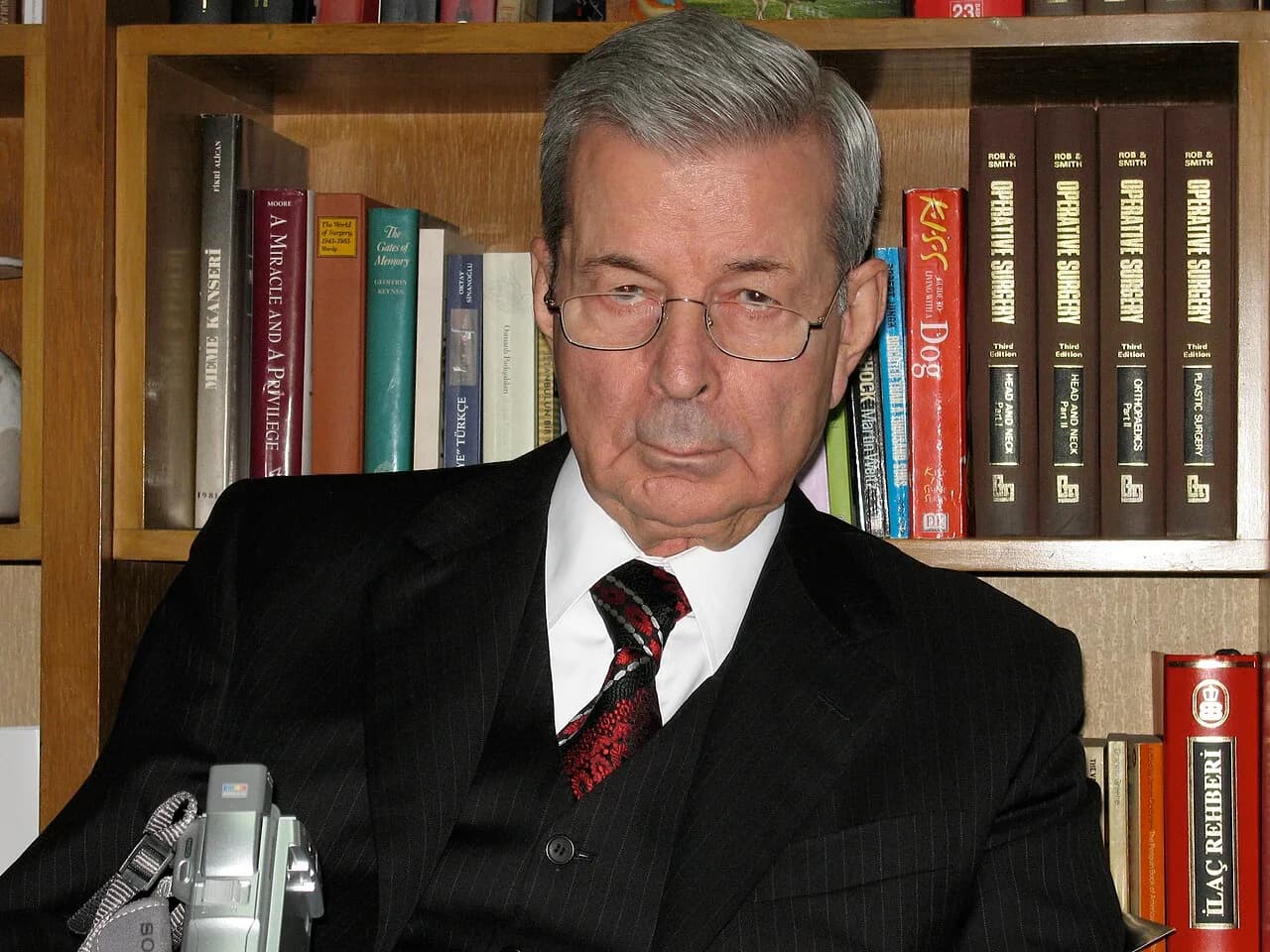 Fikri Alican