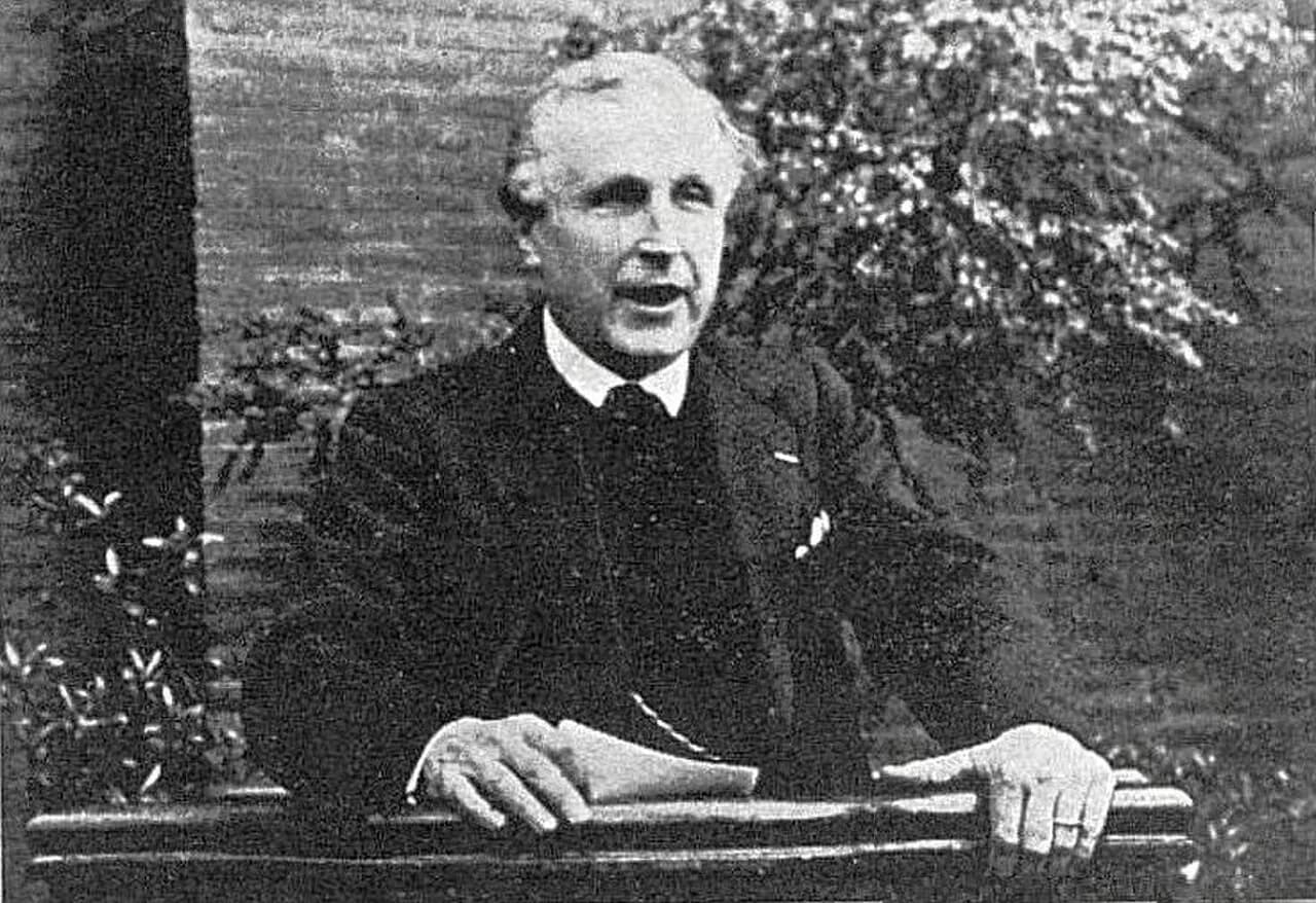 Armand Praviel