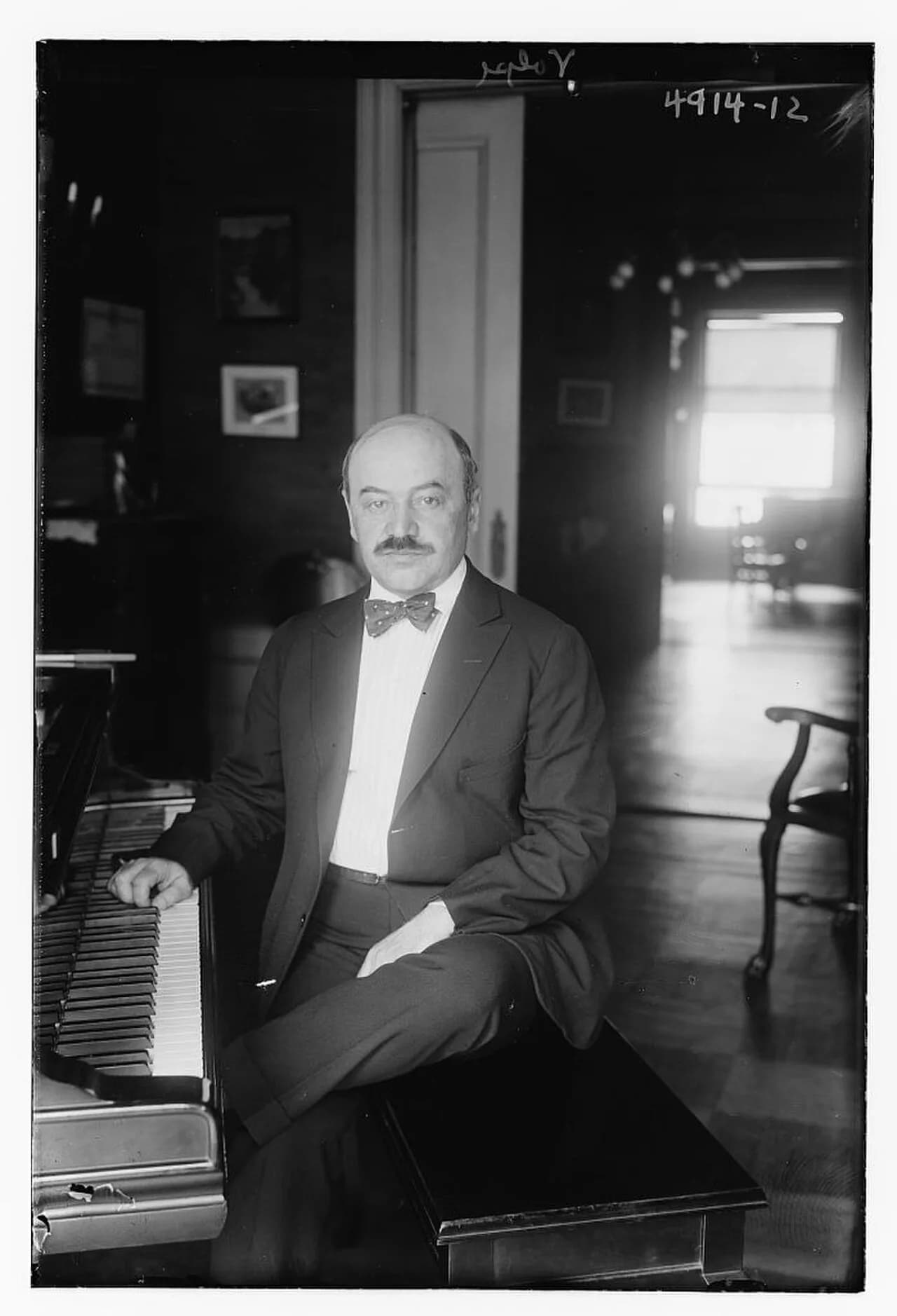Arnold Volpe