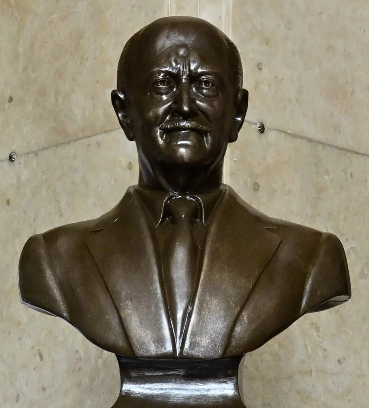Carlos Alzamora