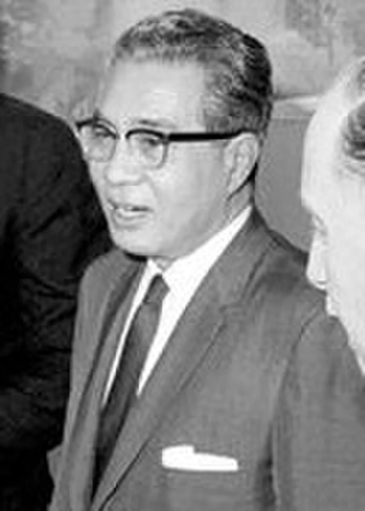 Nhiek Tioulong