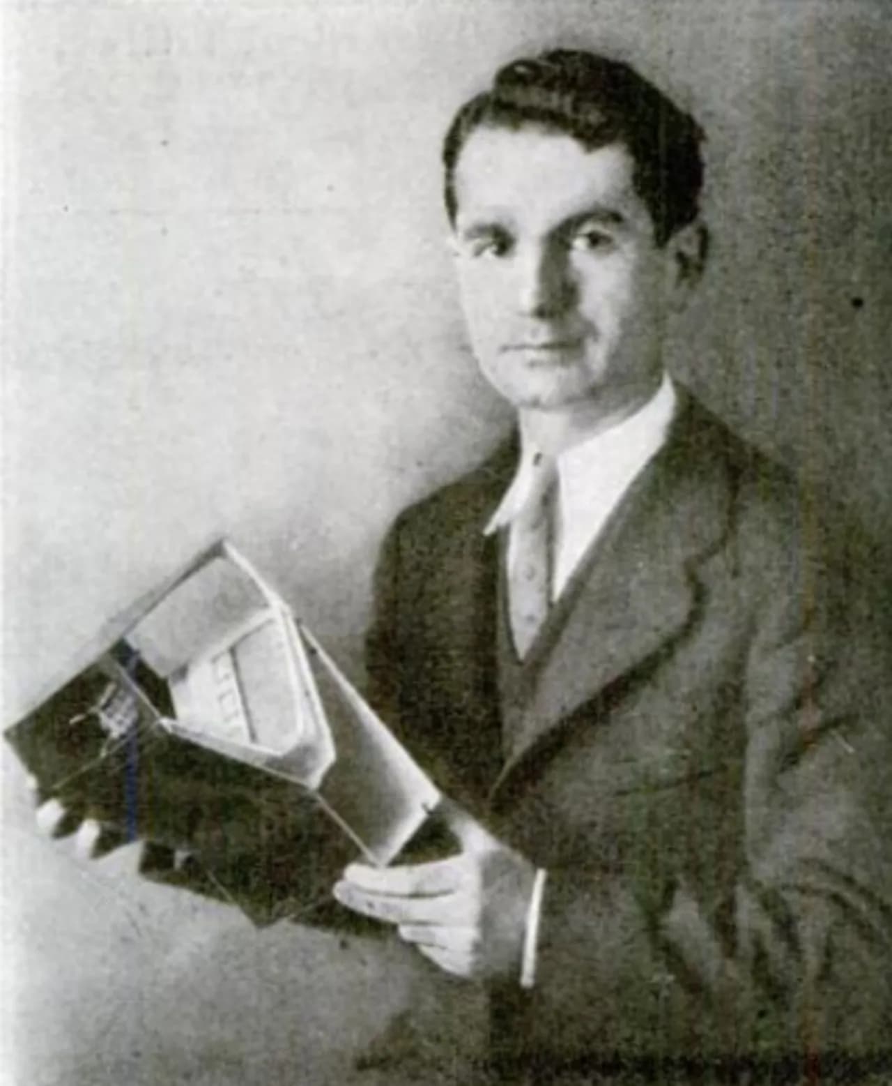 Luther George Simjian