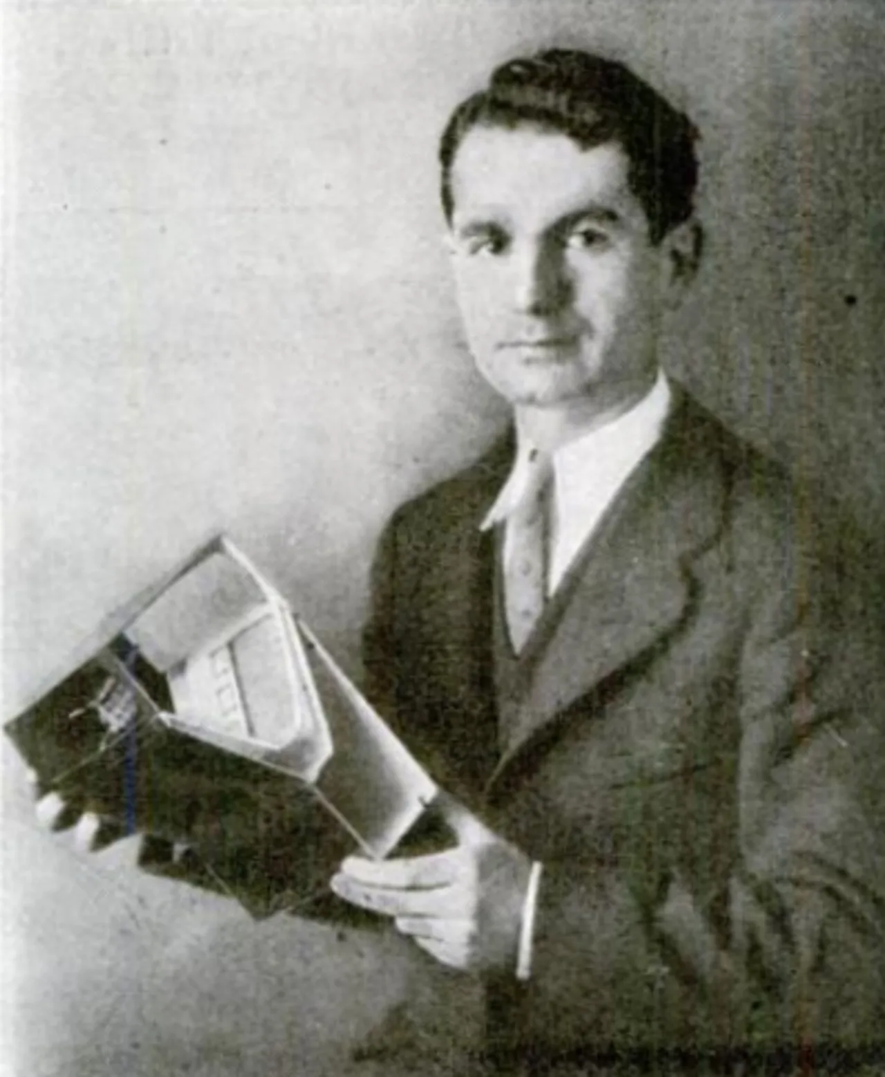 Luther George Simjian