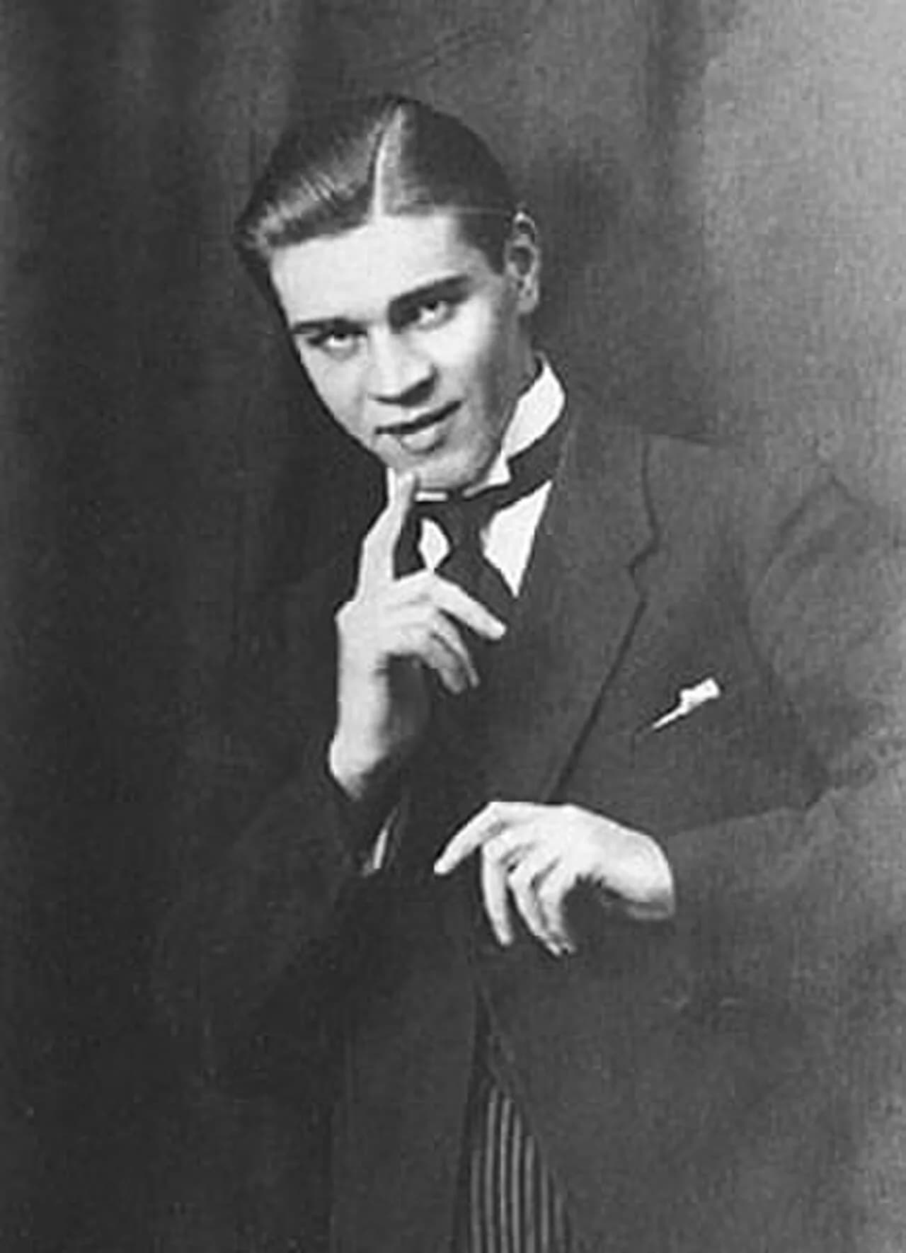 Evald Aav