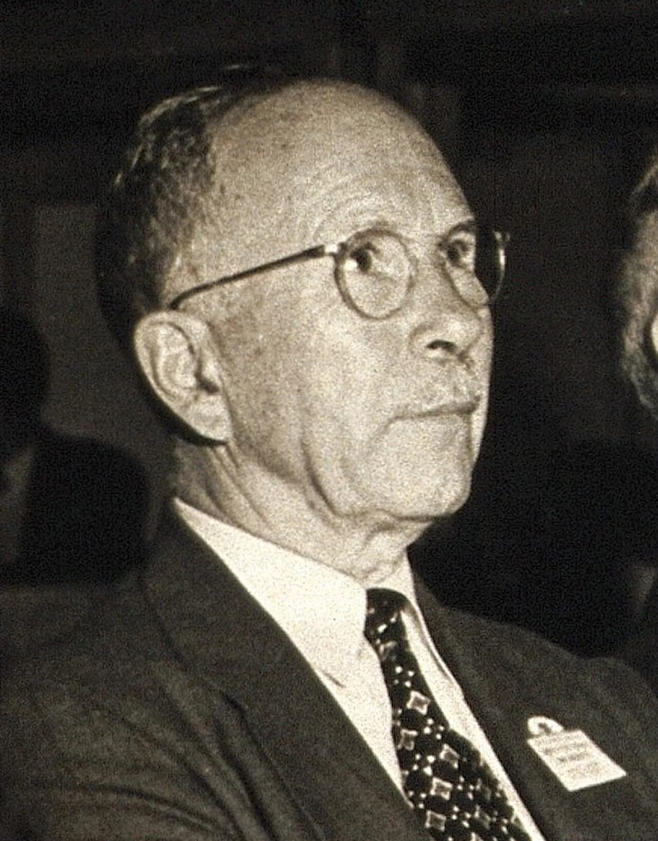 L. W. Hackett
