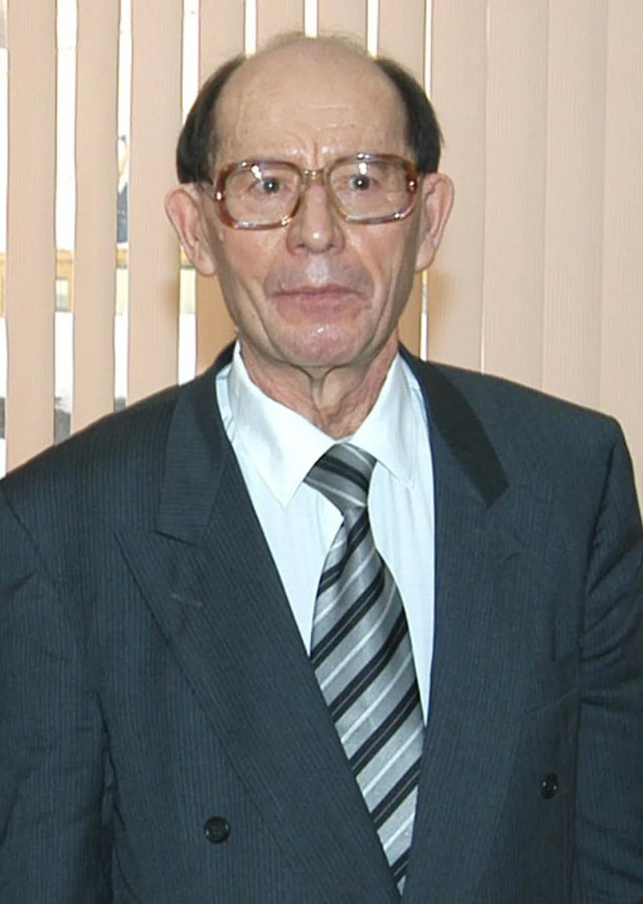 Mansur Xäsänef