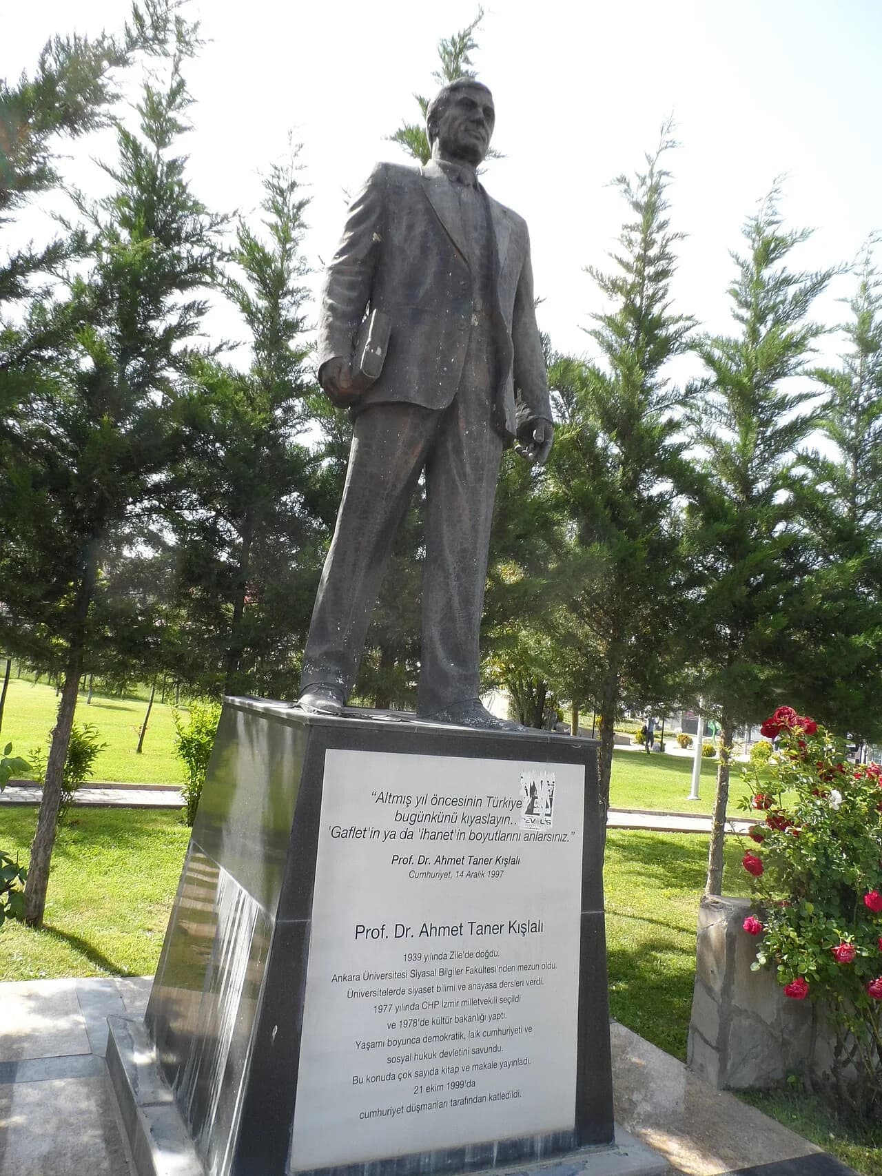 Ahmet Taner Kışlalı