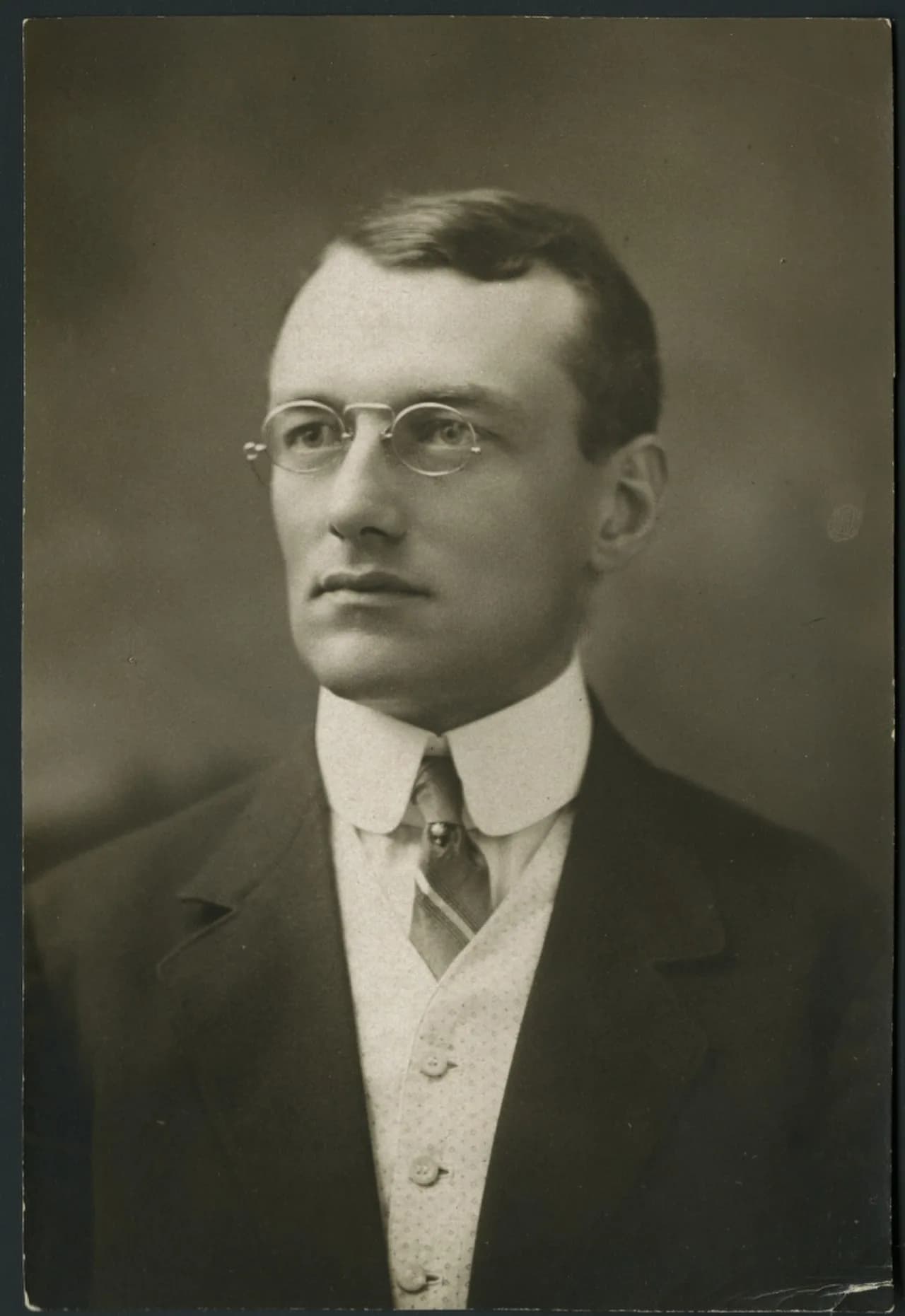 Albert Léon Guérard