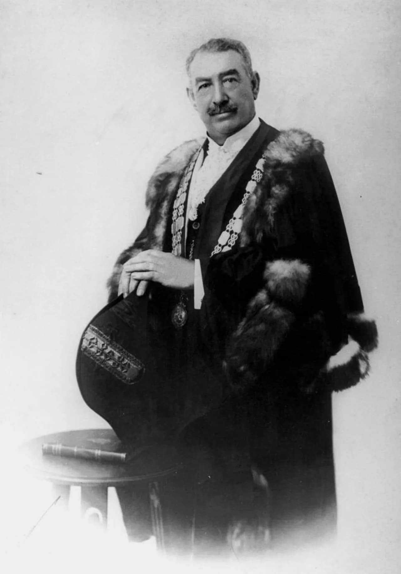Alexander Mayes
