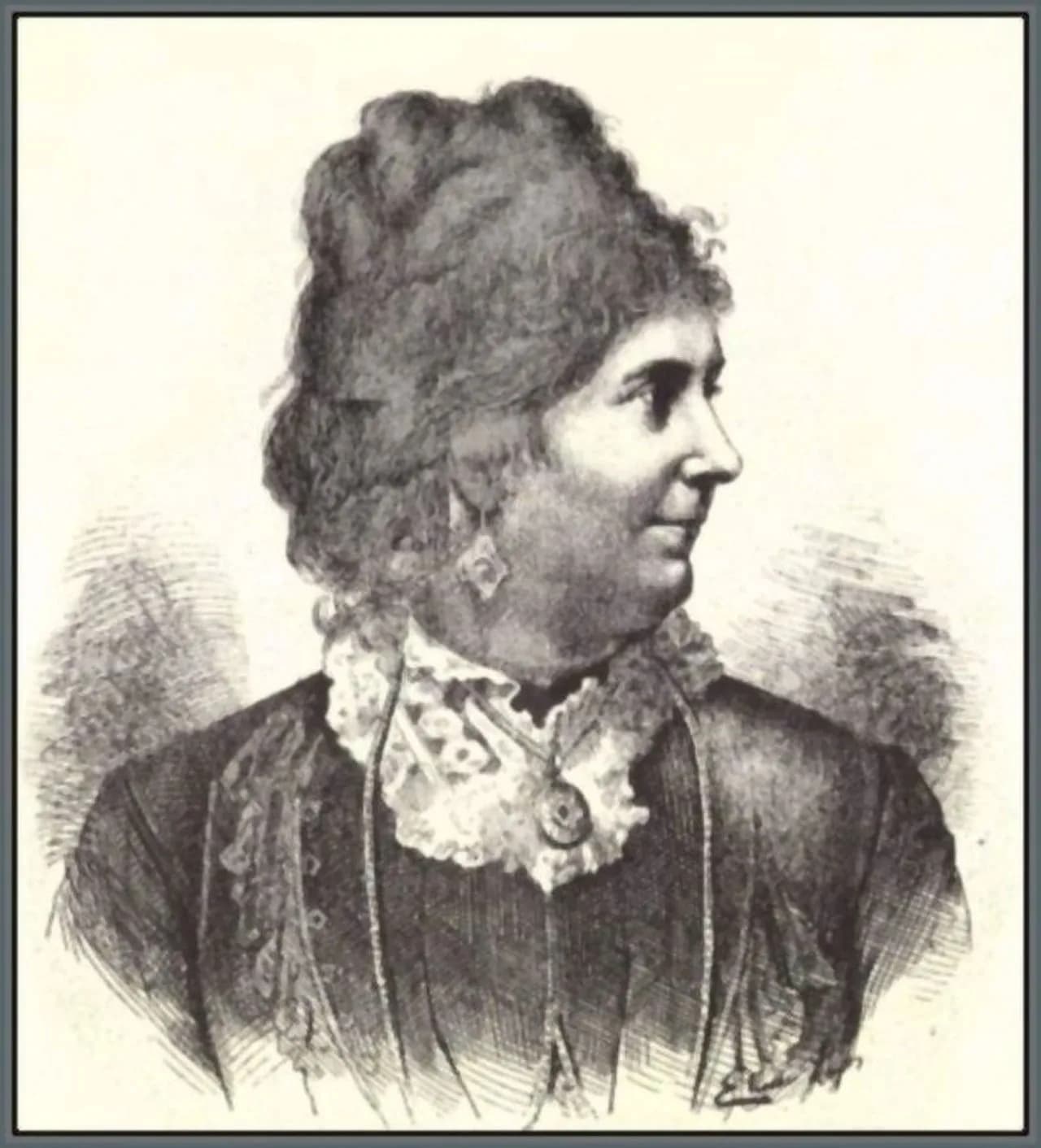 Júlia Gvozdanovics