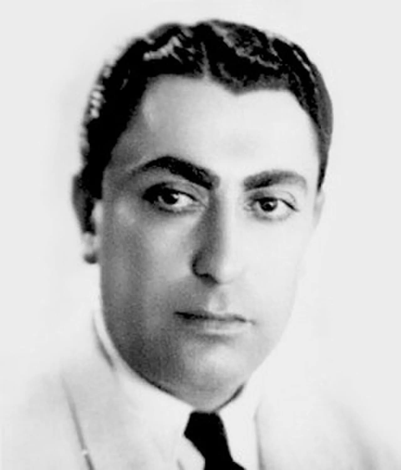 Gholam Hossein Banan