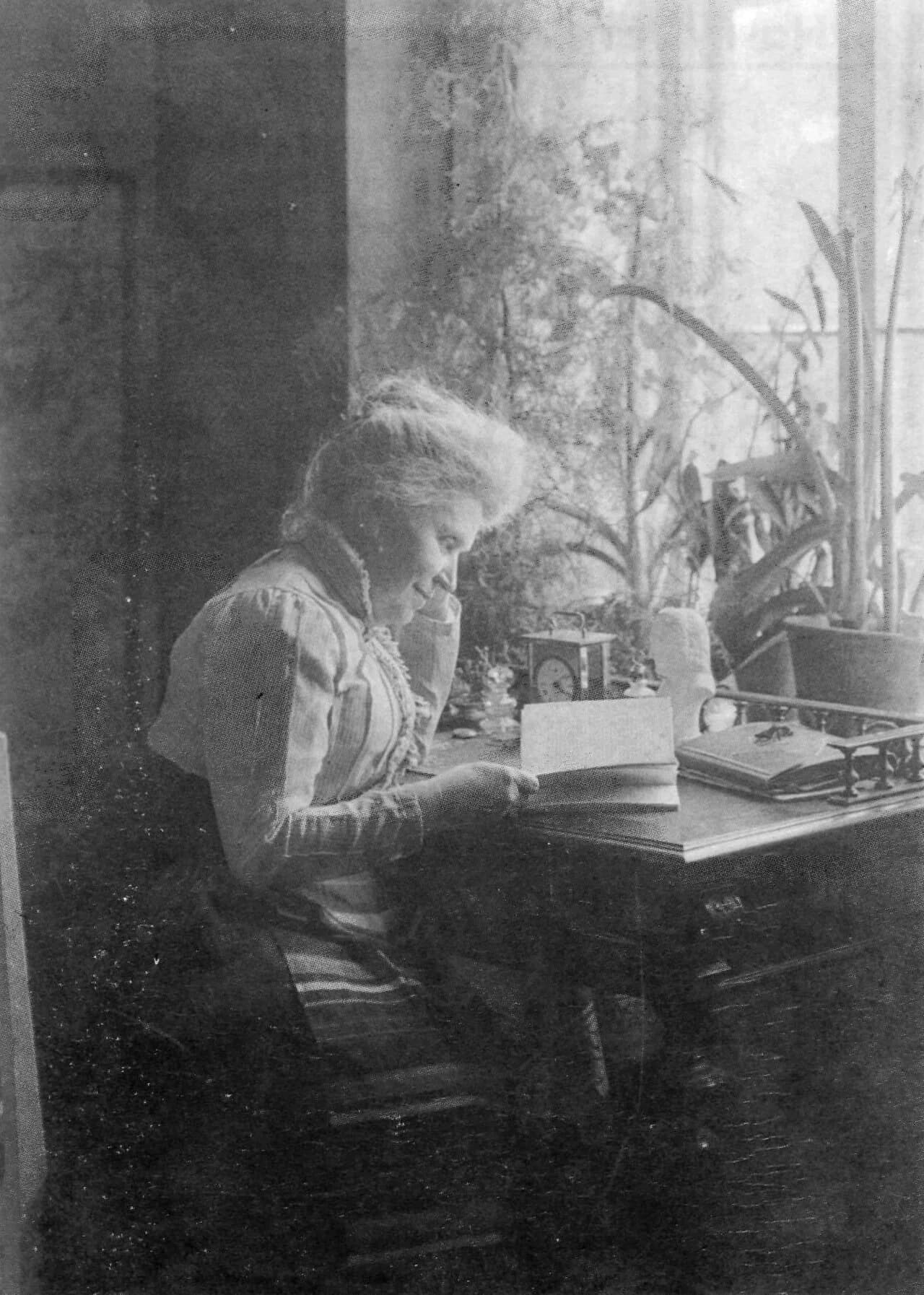 Adéle Weman