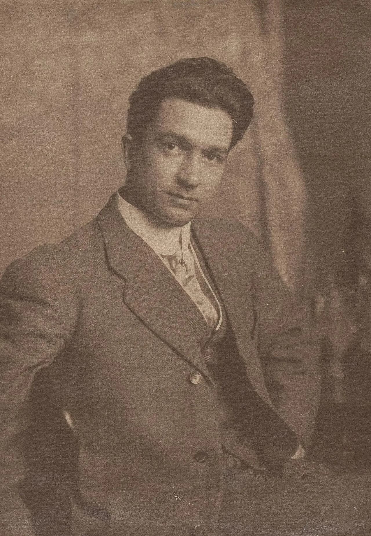 Francis Luis Mora