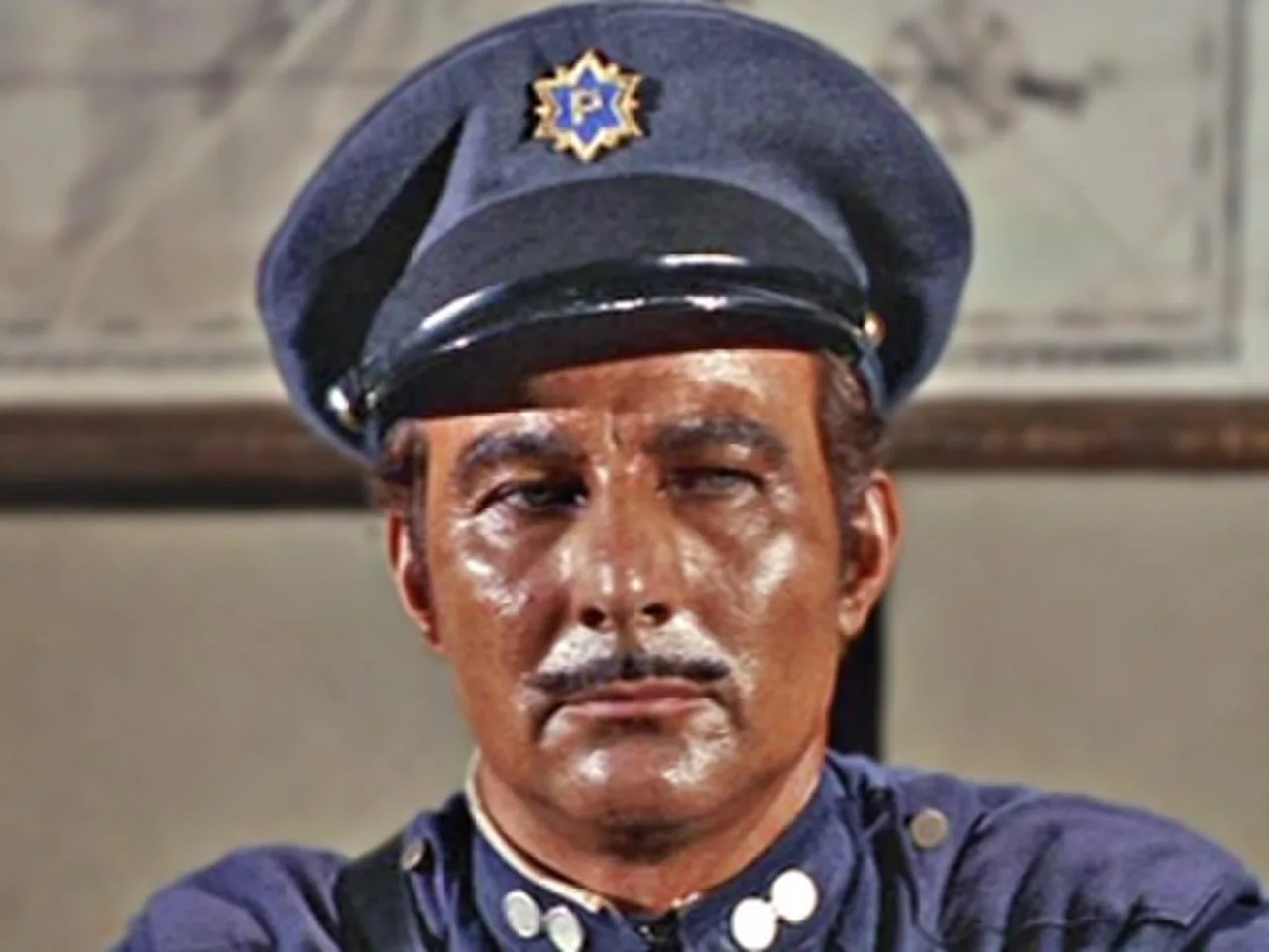 Tom Hernández