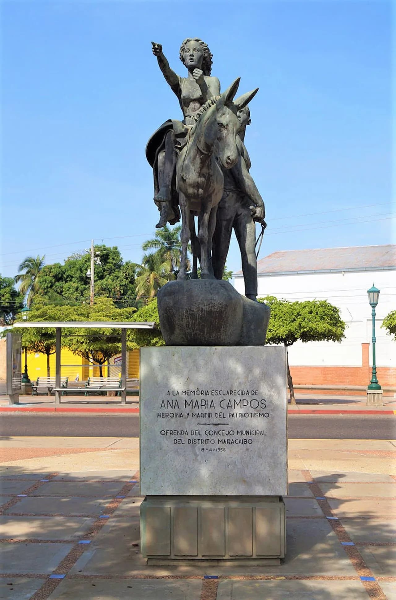 Ana María Campos