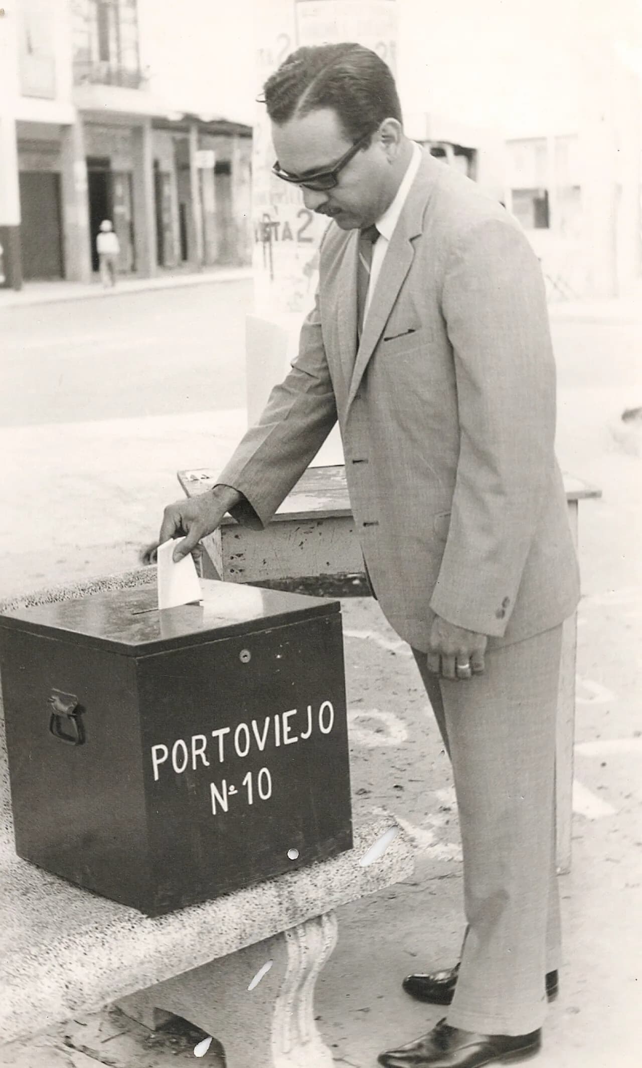 Luis Villacreses Colmont