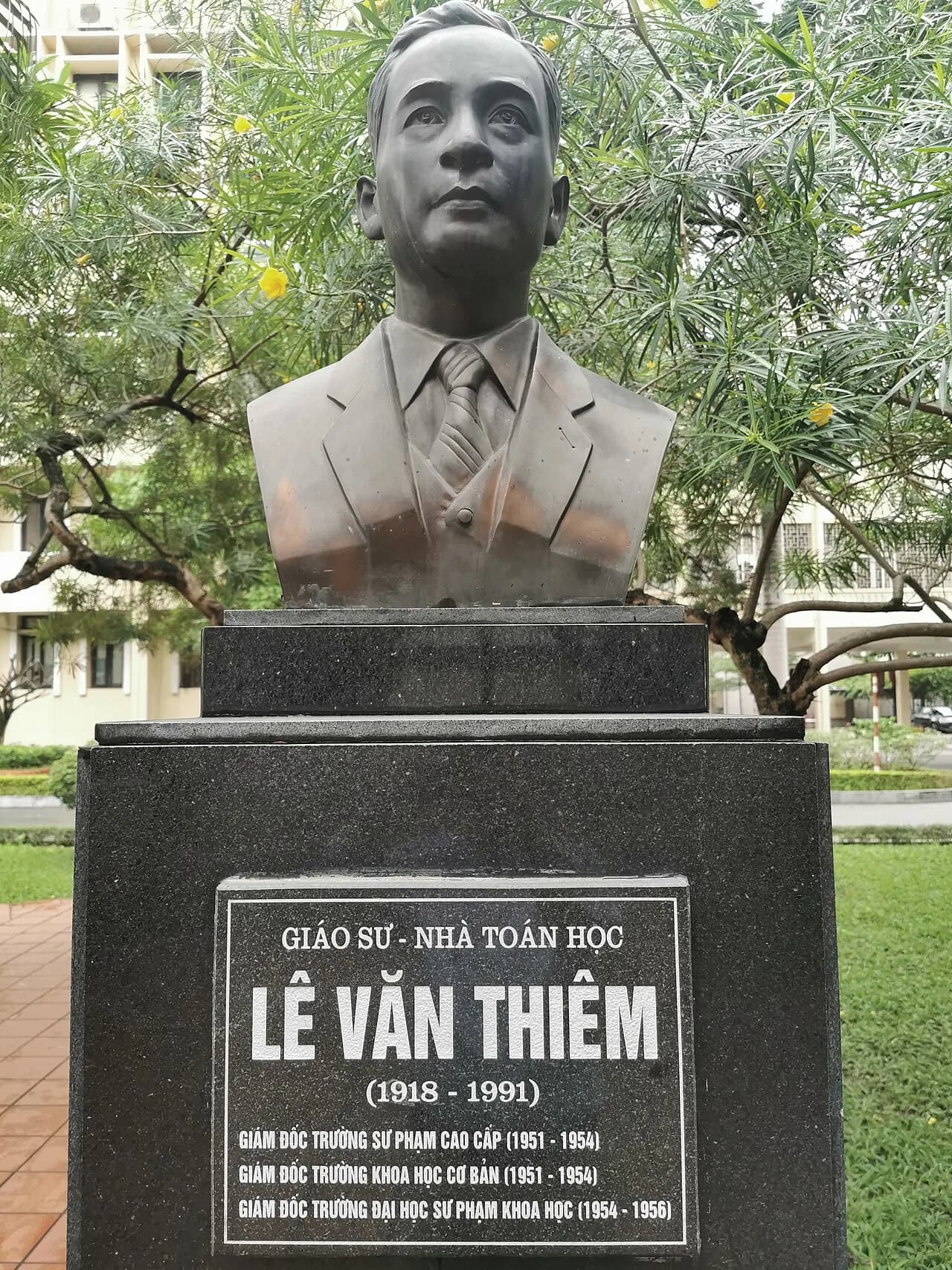 Lê Văn Thiêm