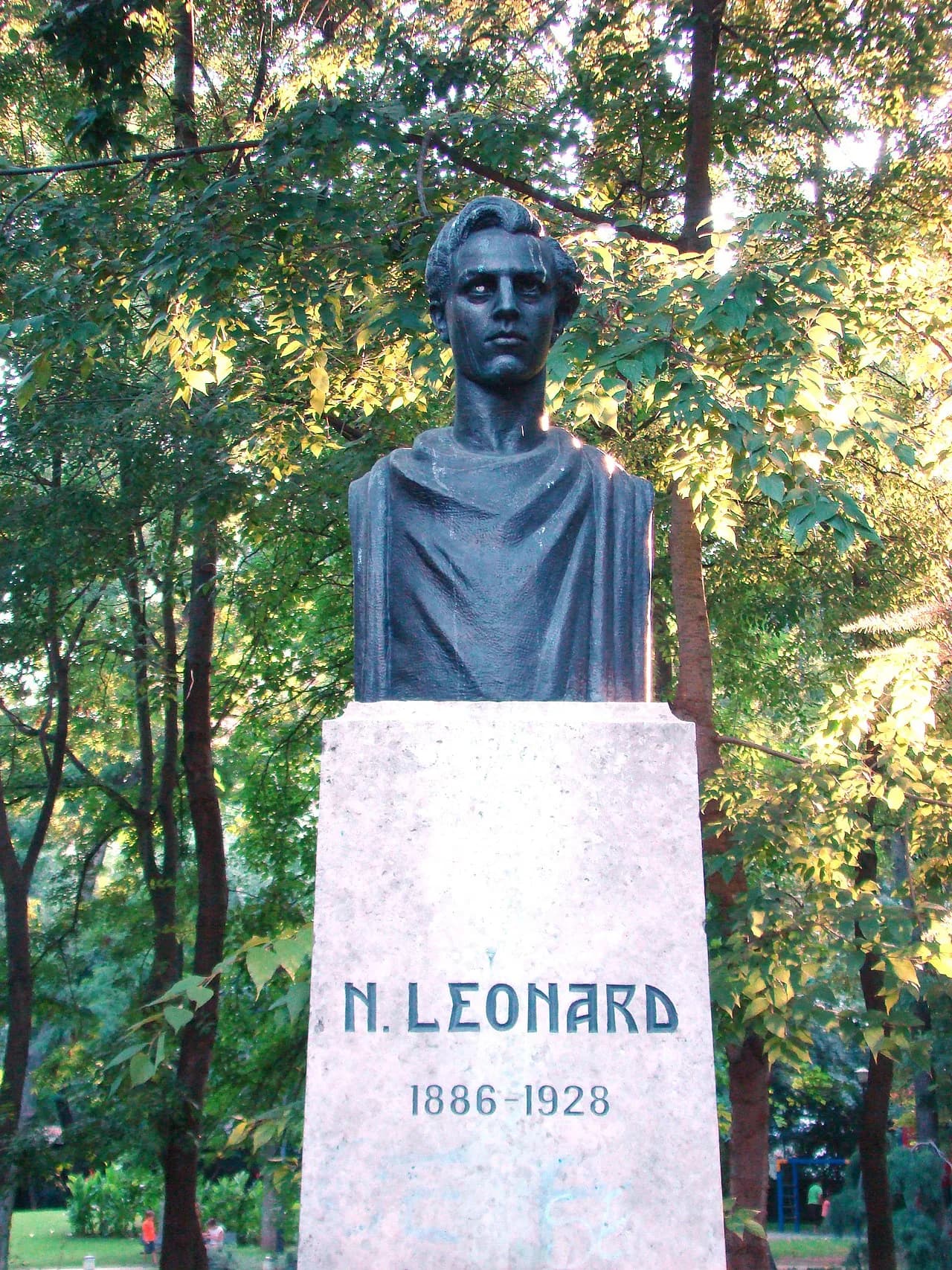 Nicolae Leonard