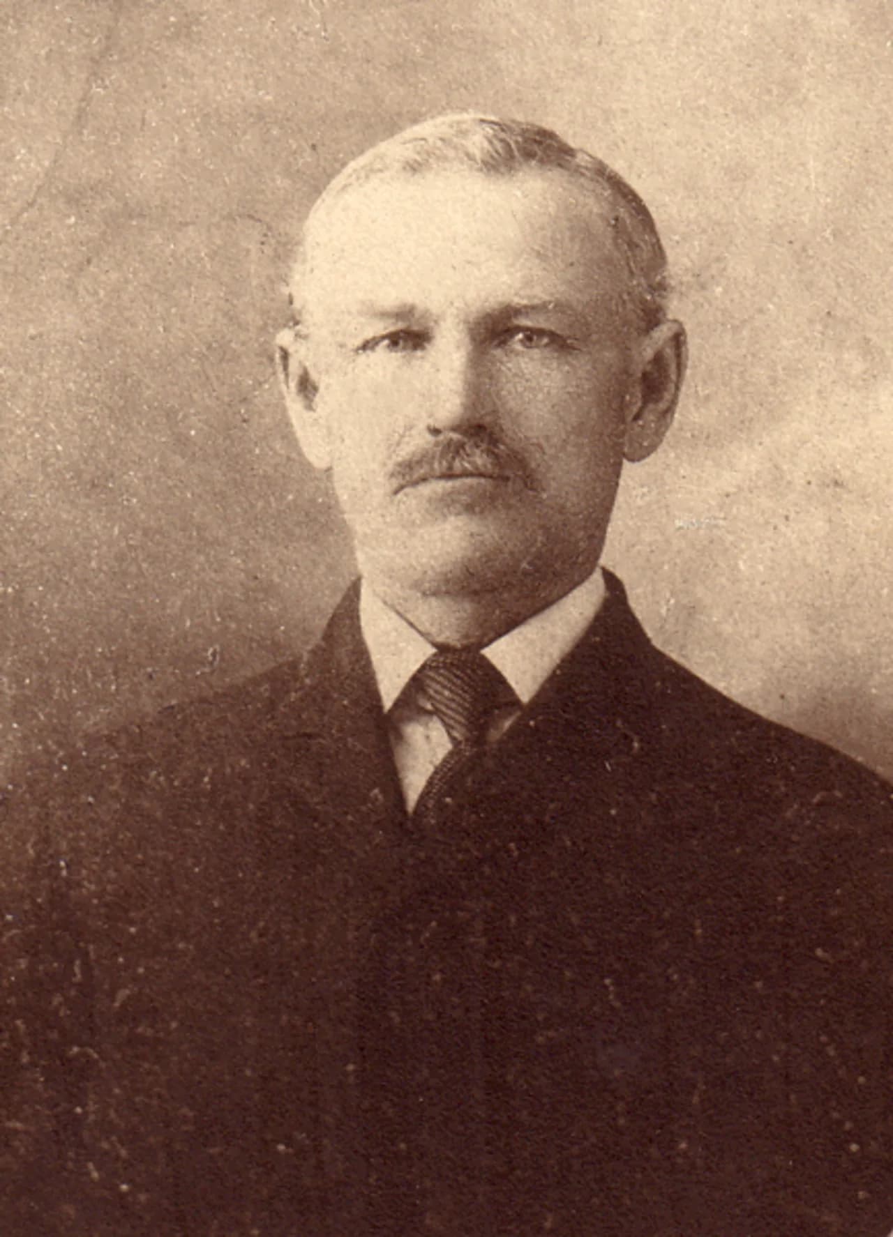 Algernon Skinner