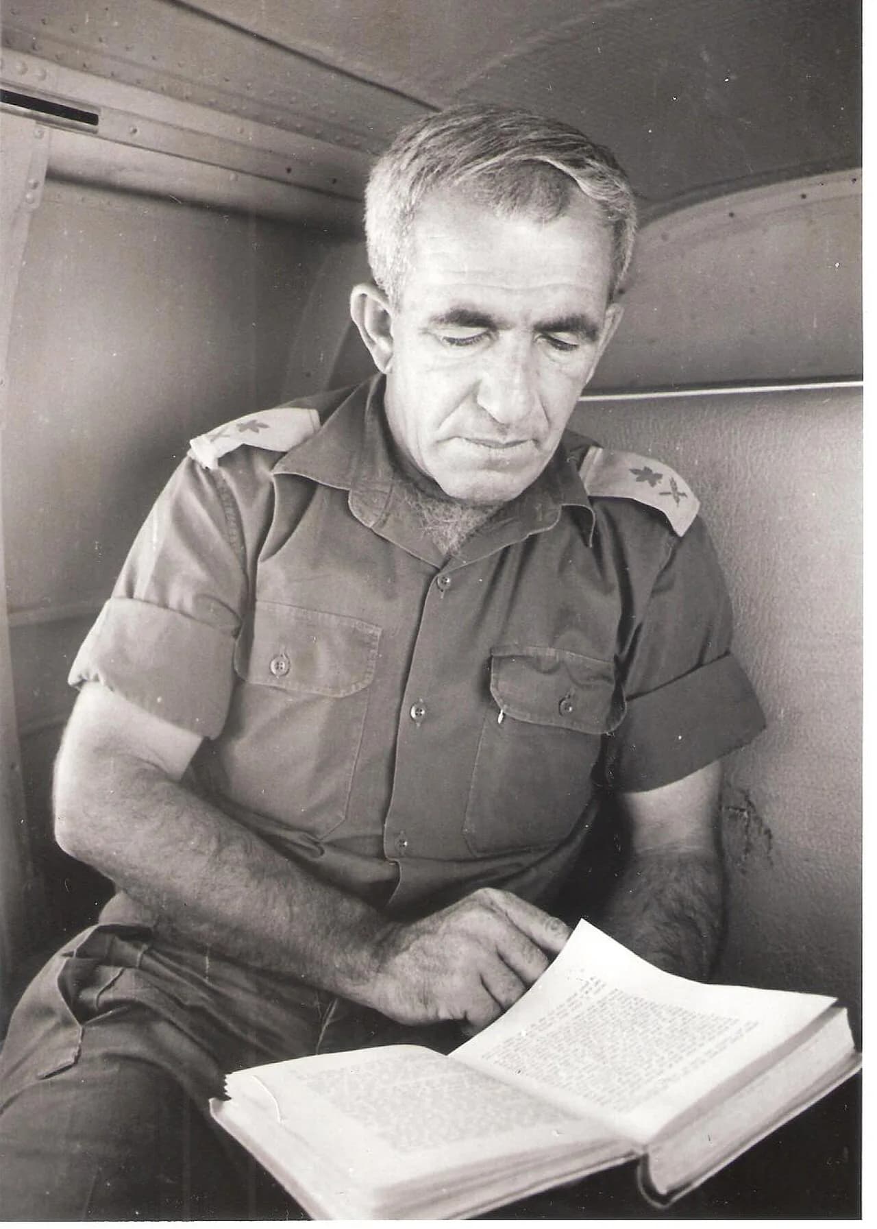 Avraham Botzer
