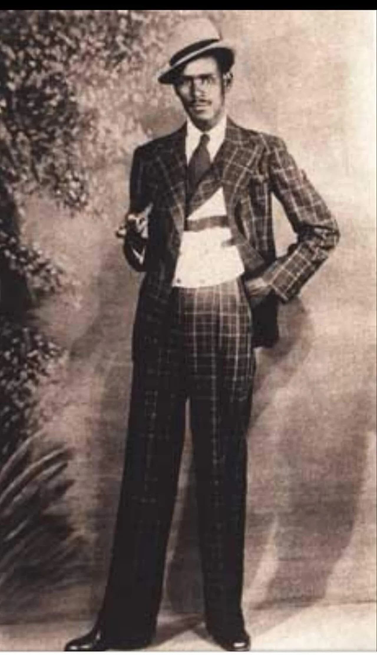 Charles, Hubert Raphael