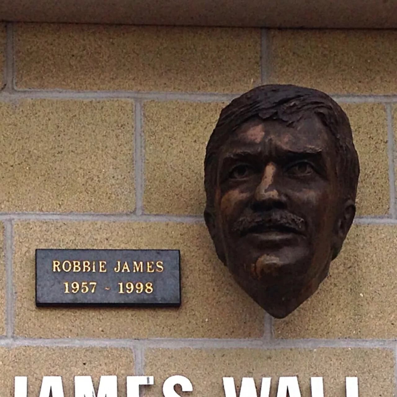 Robbie James