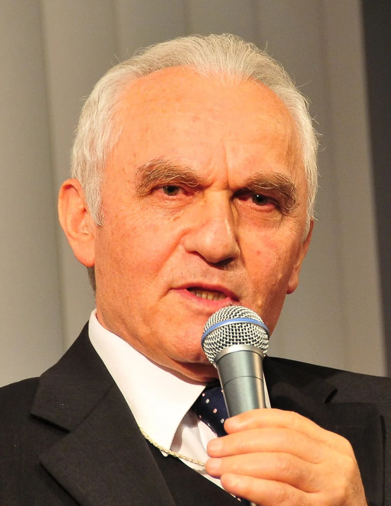 Yaşar Yakış
