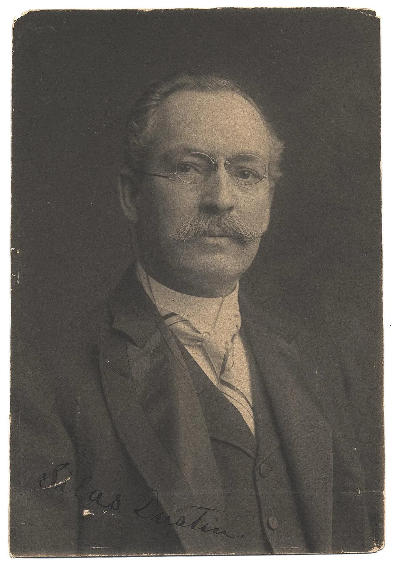 Silas Dustin