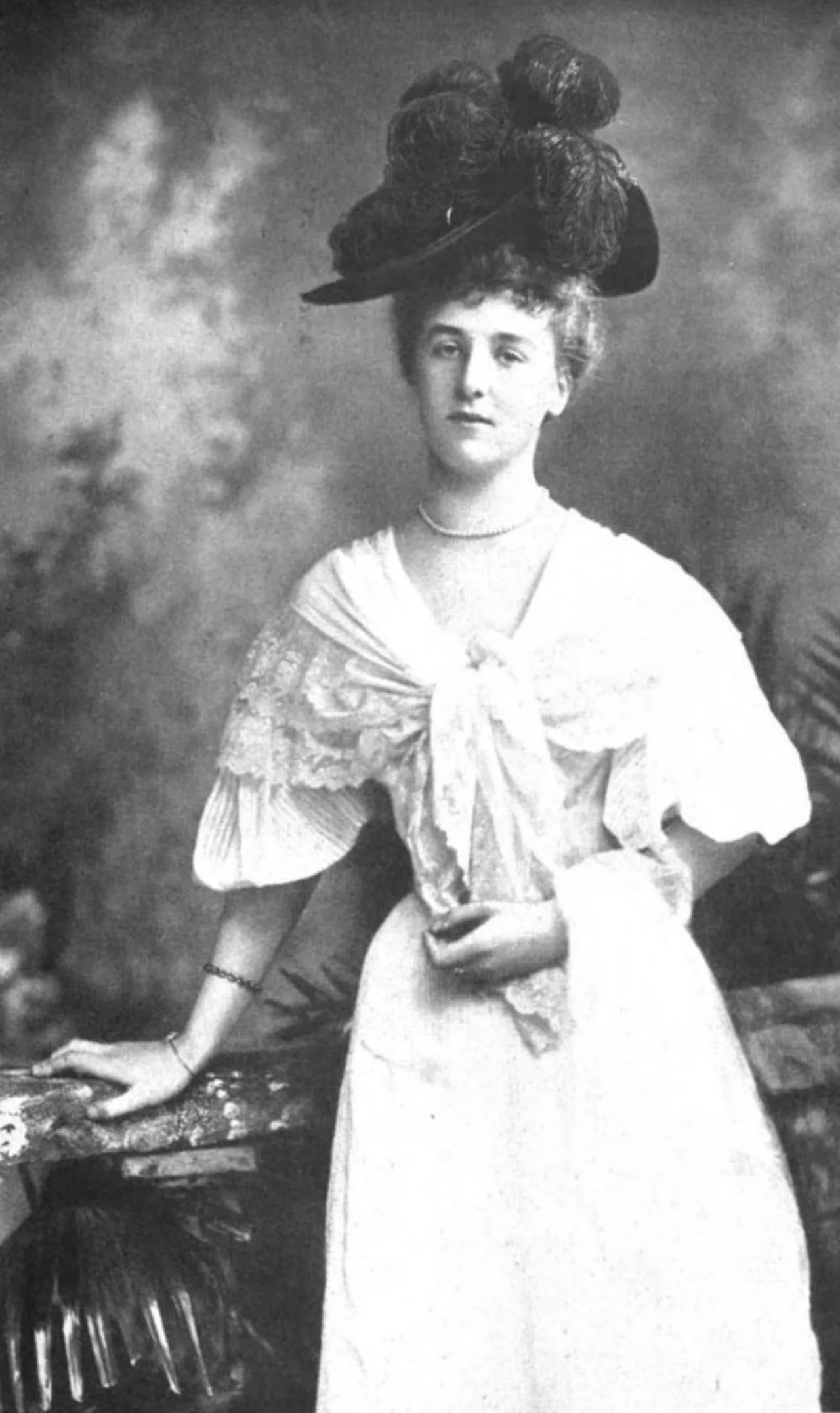 Lady Evelyn Crichton